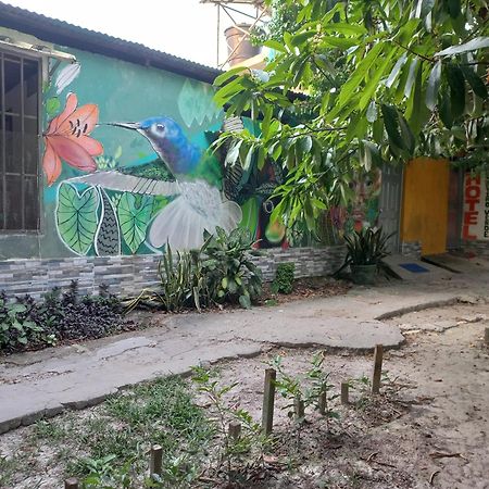 Aparta-Refugio El Retiro Verde Leticia Buitenkant foto